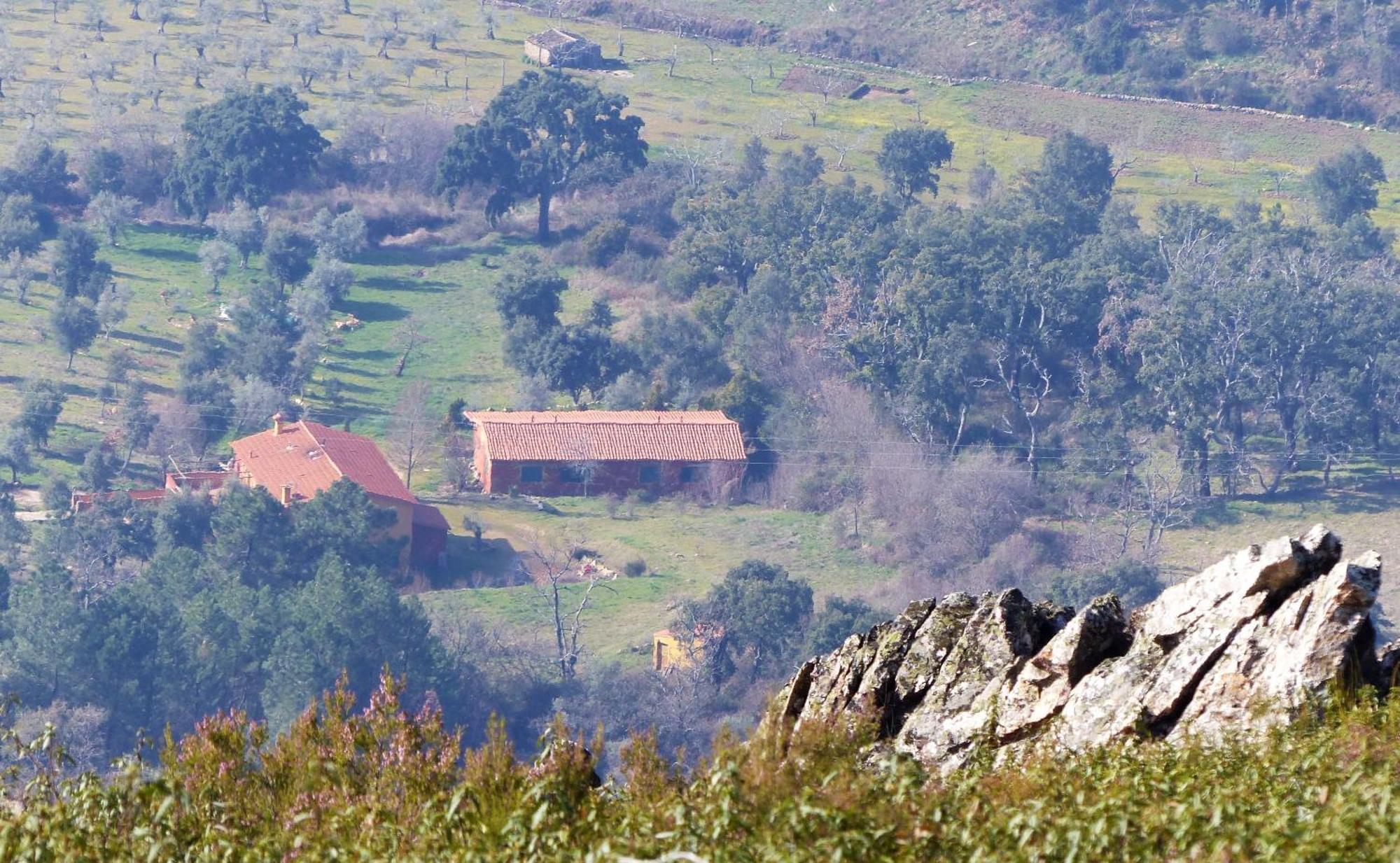 Apartamentos Rurales Candela Canamero Bagian luar foto